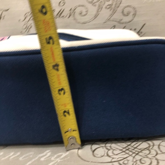 Vineyard Vines White and Navy Travel Bag - Picture 6 of 7